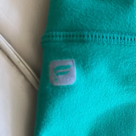 Fabletics green capri pants size M - Picture 3 of 3